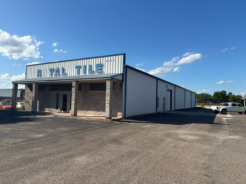 More Photos Of 3911 W University Dr, Edinburg Showroom For Lease
