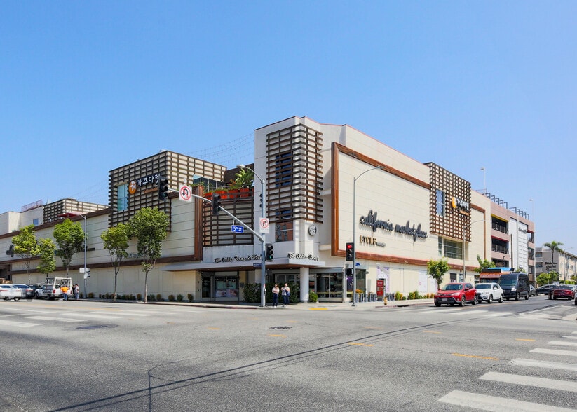 More Photos Of 450 S Western Ave, Los Angeles Freestanding For Lease