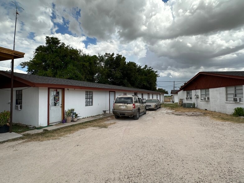 More Photos Of 164 W Old Highway 83, Rio Grande City Apartments For Sale