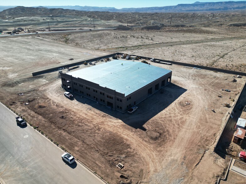 More Photos Of 812 E Benchmark Dr, St George Industrial For Sale