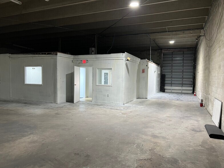 More Photos Of 7282-7302 NW 70th St, Miami Unknown For Lease