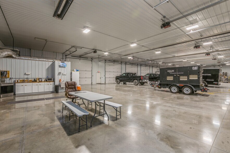 More Photos Of 33083 Ute Ave, Waukee Flex For Sale