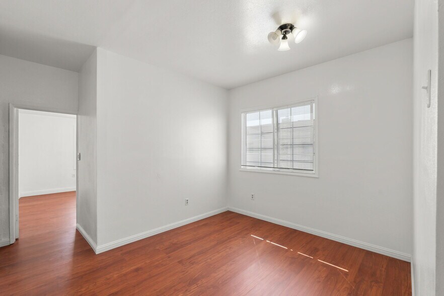More Photos Of 1049 55th St, Emeryville Storefront Retail Residential For Sale