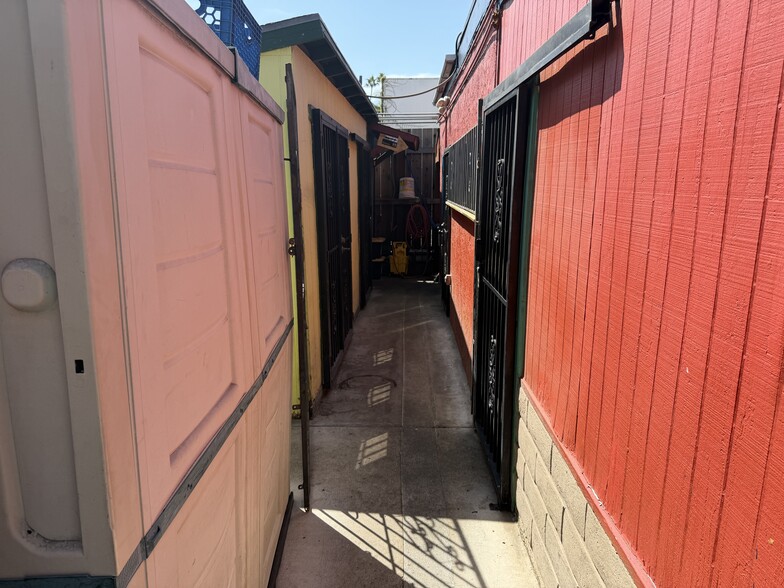 More Photos Of 3973 Mission Blvd, San Diego General Retail For Lease