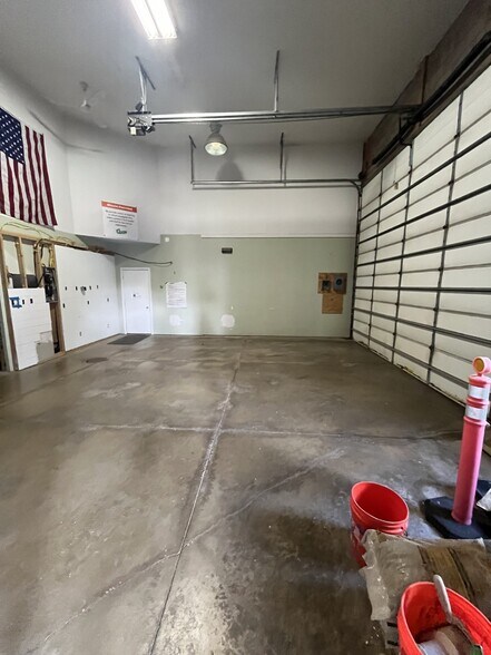 More Photos Of 17111 Munn Rd, Chagrin Falls Light Manufacturing For Sale