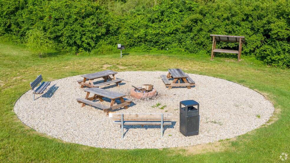 More Photos Of 100 Meadow Trail Dr, Highland Heights Apartments For Sale