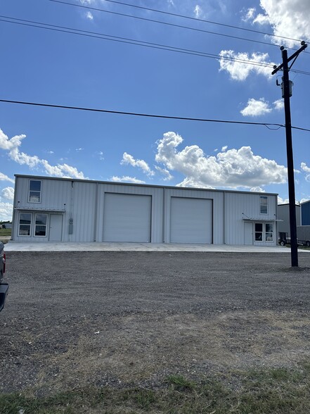 Primary Photo Of 4072 Old Lorena Rd, Lorena Light Manufacturing For Lease