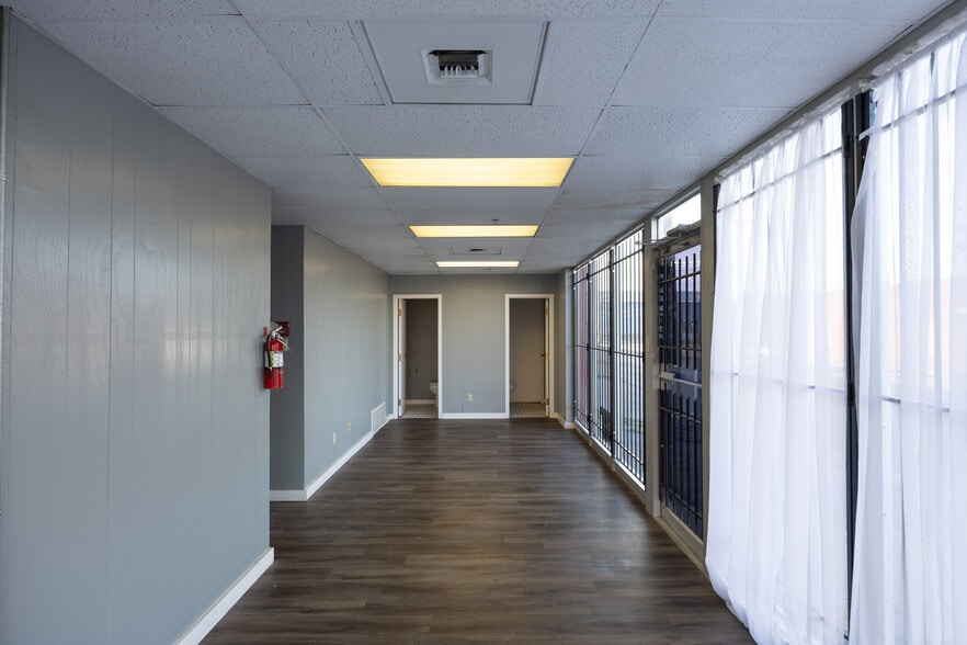 More Photos Of 901 SW 4th Ave, Amarillo Warehouse For Lease