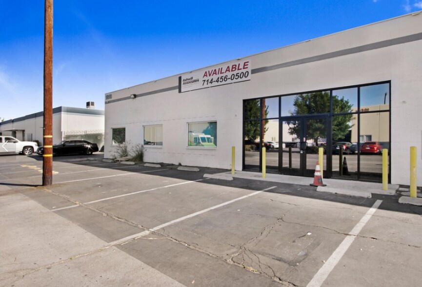 More Photos Of 1812-1818 N Orangethorpe Park, Anaheim Warehouse For Lease