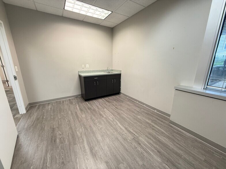 More Photos Of 12200 Tech Rd, Silver Spring Medical For Lease