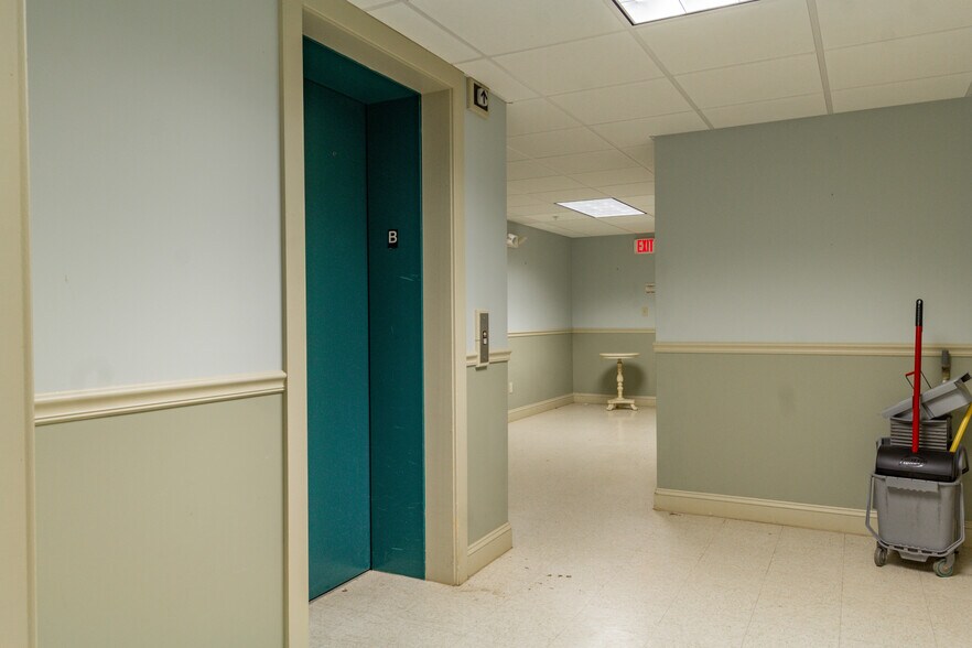 More Photos Of 25 Long Creek Dr, South Portland Medical For Sale