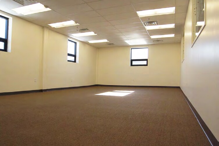 More Photos Of 15 Division St, Fairview Warehouse For Lease