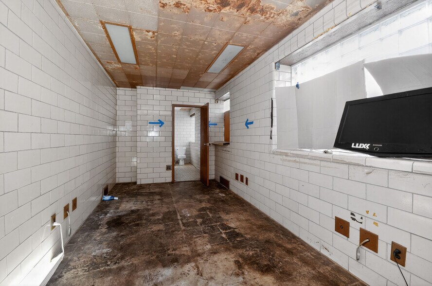 More Photos Of 2628 Orleans St, Detroit Warehouse For Sale