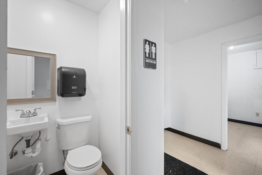 More Photos Of 5942 Portal Way, Ferndale Loft Creative Space For Lease