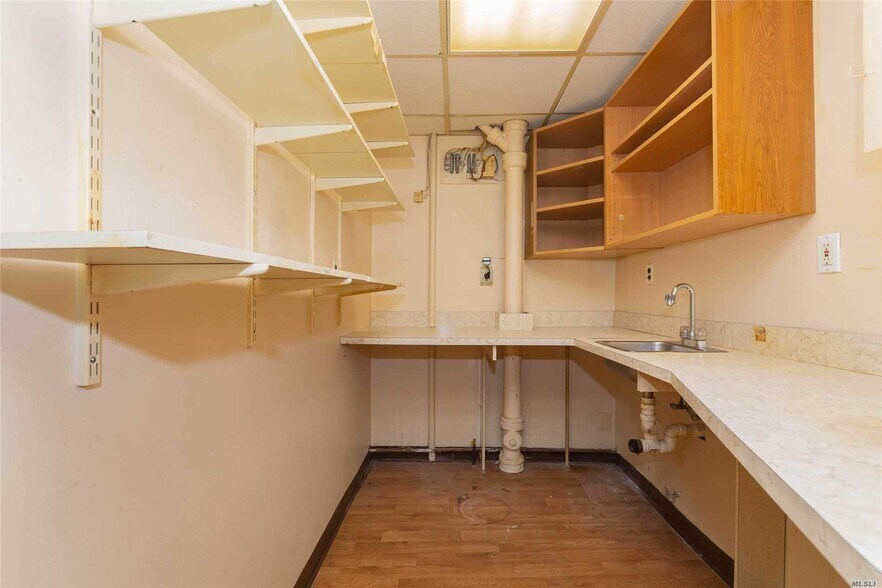 More Photos Of 2202 Utopia Pky, Whitestone Office For Lease