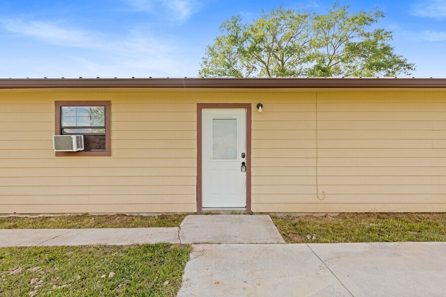 More Photos Of 22360 Highway 321, Cleveland Flex For Lease