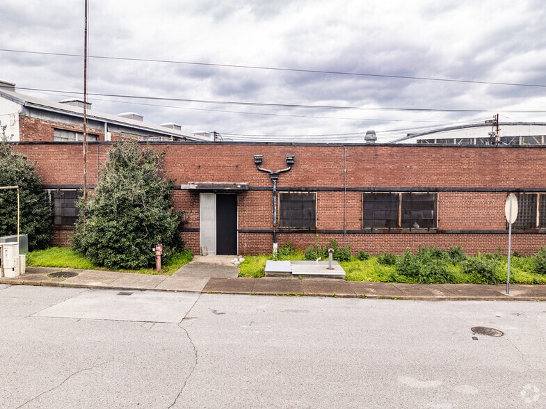 More Photos Of 515 Foster St, Nashville Distribution For Sale