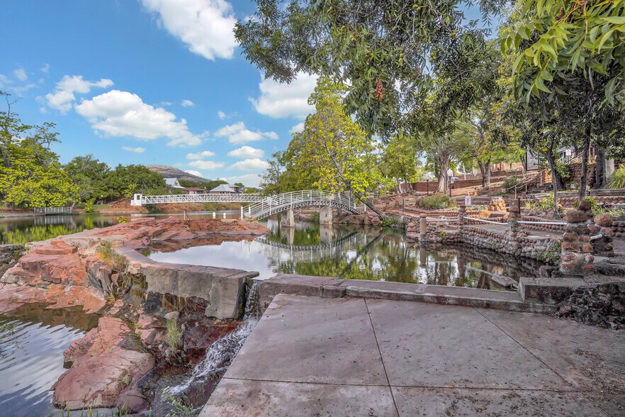 More Photos Of 140 E Lake Dr, Medicine Park Restaurant For Sale