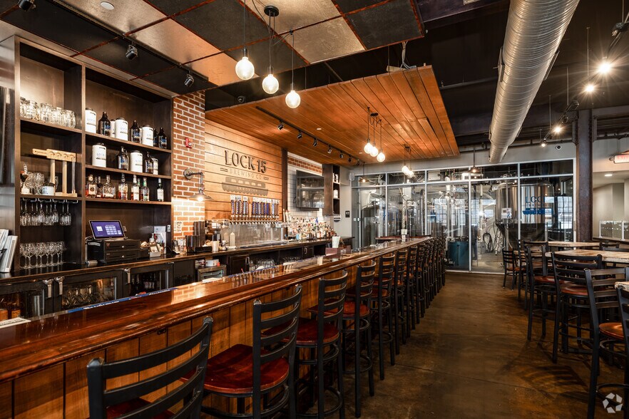 More Photos Of 21 W North St, Akron Apartments For Lease