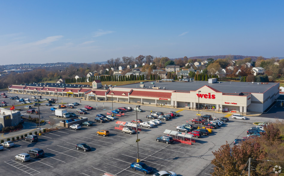 Primary Photo Of 601-693 Lombard Rd, Red Lion Storefront For Lease