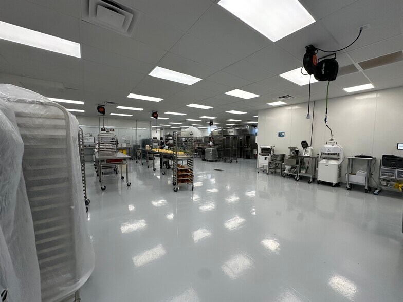 More Photos Of 590 N Main St, Leeds Manufacturing For Sale