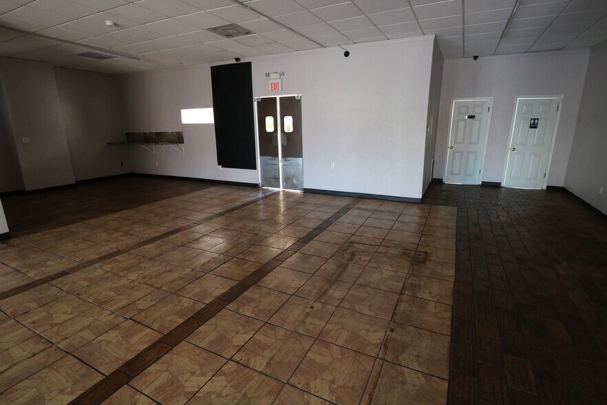 More Photos Of 2418 US Highway 19, Holiday General Retail For Lease