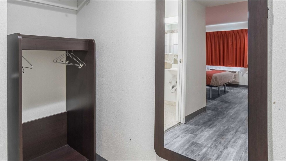 More Photos Of 1350 W Main St, Barstow Hotel For Sale