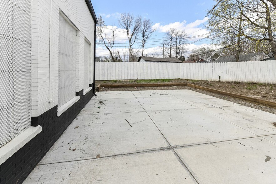 More Photos Of 4502 E Michigan St, Indianapolis Auto Repair For Sale