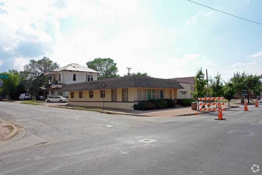 Primary Photo Of 951 W Magnolia Ave, Fort Worth Office For Lease