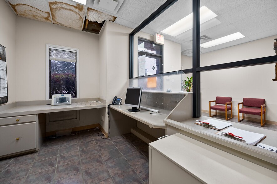 More Photos Of 12334 US-165, Glenmora Office For Sale