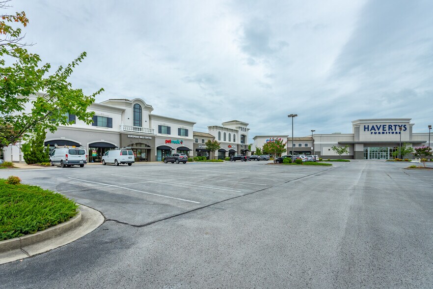 More Photos Of 7201 Shallowford Rd, Chattanooga Unknown For Lease