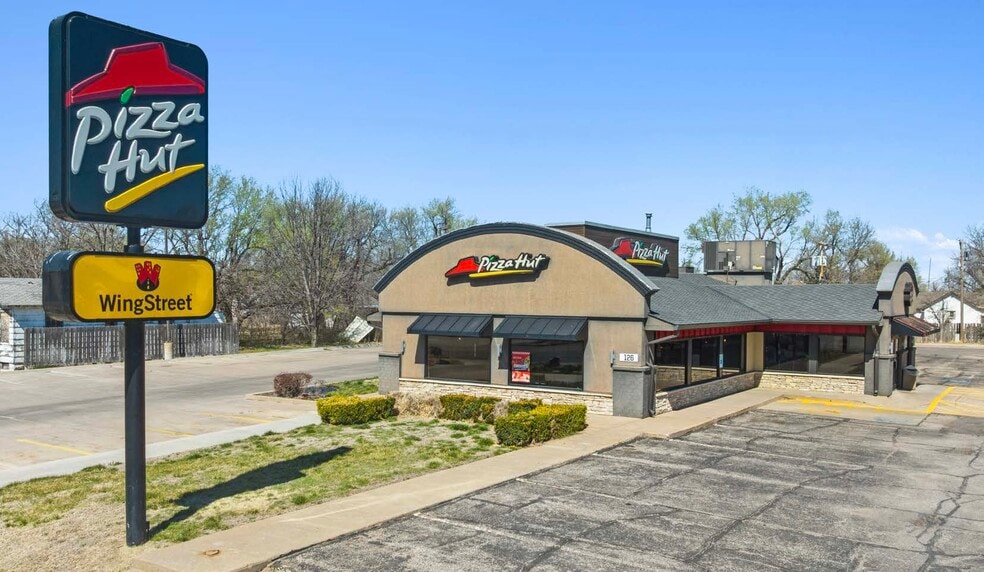 Primary Photo Of 126 W 14th St, Larned Fast Food For Sale