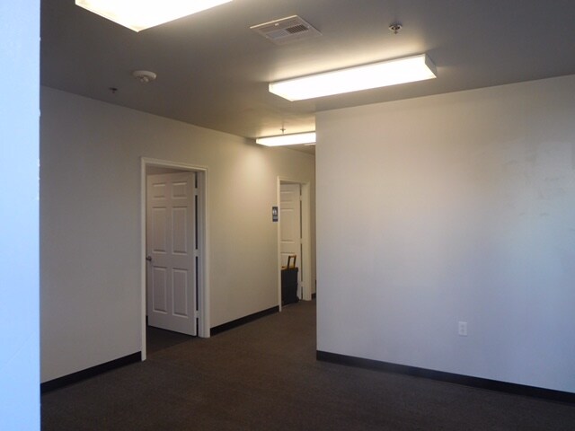 More Photos Of 3130 Strawberry Rd, Pasadena Service For Lease