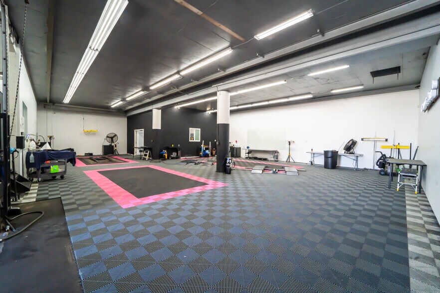 More Photos Of 2637 Saint Louis Ave, Signal Hill Warehouse For Sale