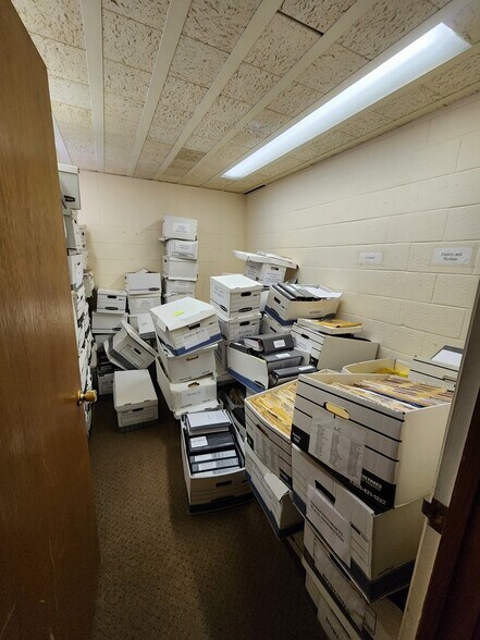 More Photos Of 420 S Cypress St, Pecos Office For Sale