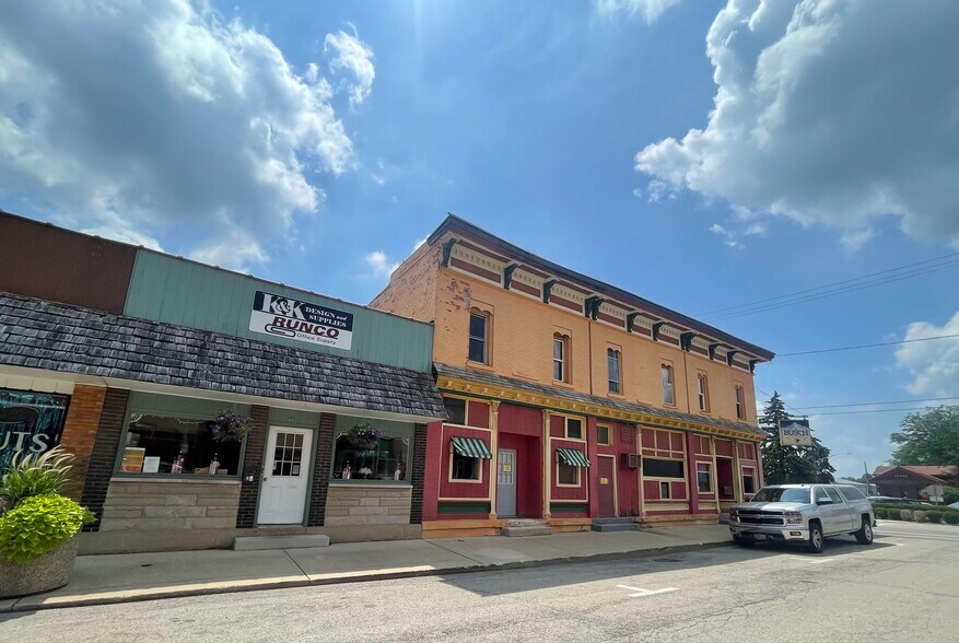 More Photos Of 2 E Main St, Plano Storefront Retail Residential For Sale