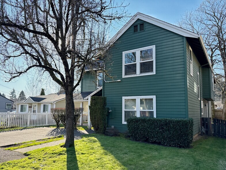 More Photos Of 217 NE 192nd Ave, Portland Flex For Sale