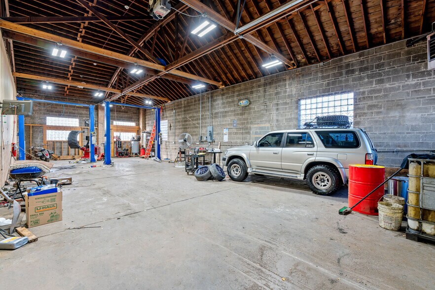 More Photos Of 9200 Kilpatrick Ave, Oak Lawn Flex For Sale