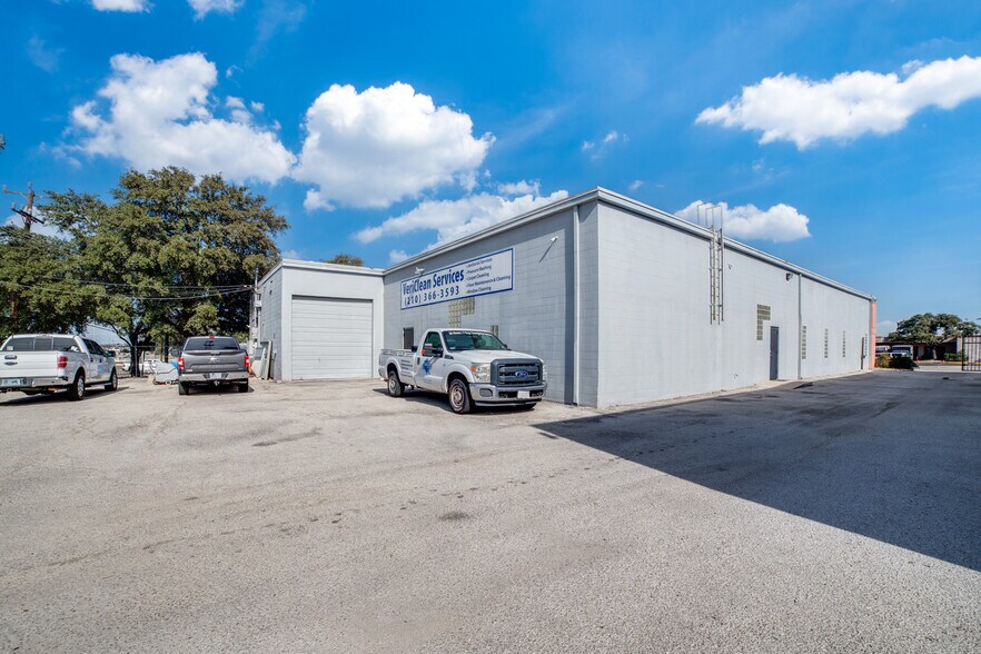 More Photos Of 10835 Gulfdale St, San Antonio Light Distribution For Sale