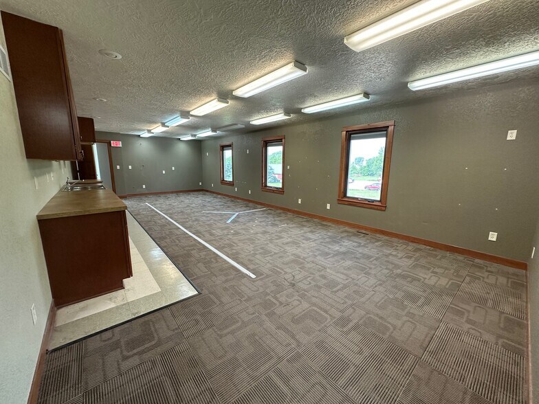 More Photos Of 820 W Summit St, Winterset Medical For Sale