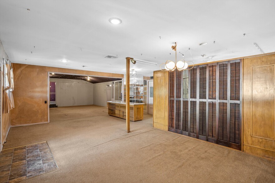 More Photos Of 103-105 E Center Street, Lorena Storefront For Sale