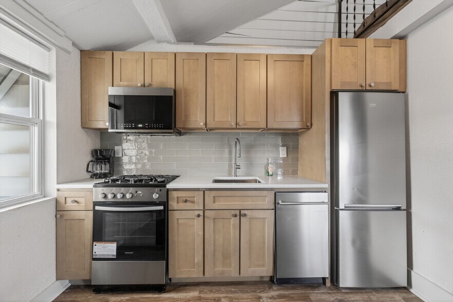 More Photos Of 5-9 Rock City Rd, Woodstock Storefront Retail Residential For Sale