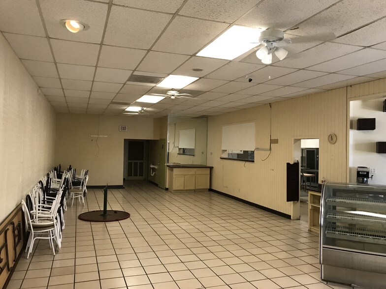More Photos Of 126 Shadow Mountain Dr, El Paso Restaurant For Lease