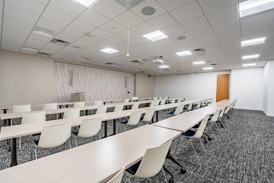 More Photos Of 5400 Lyndon B Johnson Fwy, Dallas Unknown For Lease
