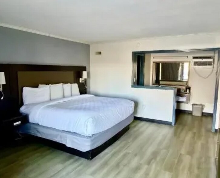 More Photos Of 2833 E Palmetto St, Florence Hotel For Sale
