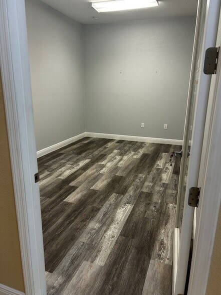 More Photos Of 618 SW 3rd St, Cape Coral Office For Lease