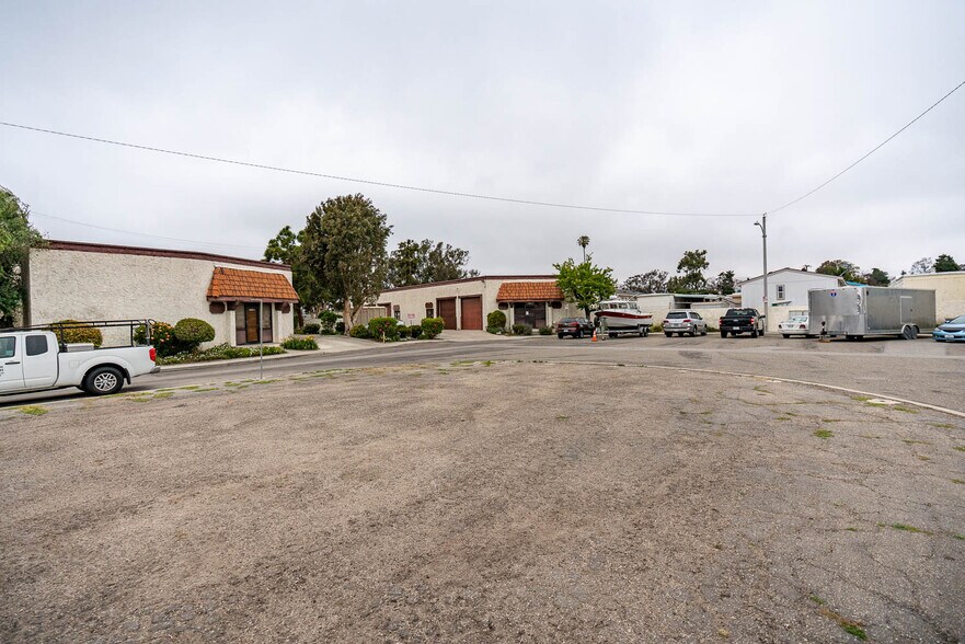 Primary Photo Of 1412 Tower Sq, Ventura Warehouse For Lease