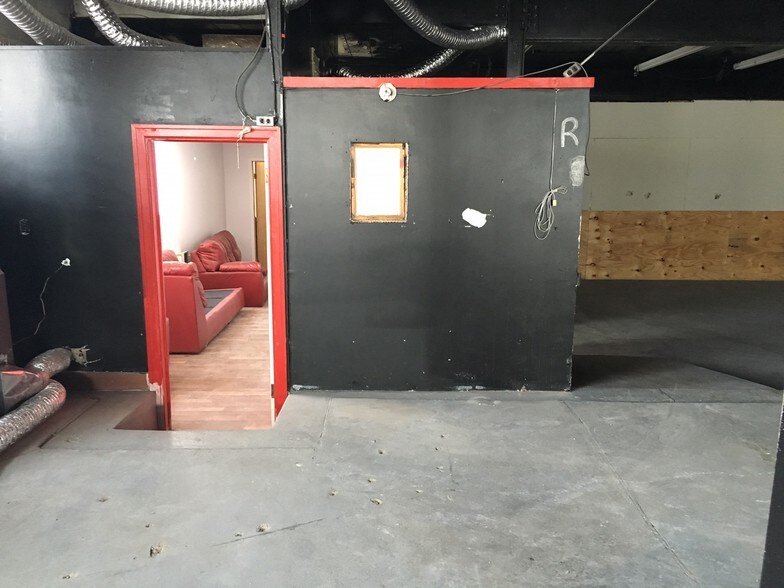 More Photos Of 2637 Main St, Buffalo Freestanding For Sale