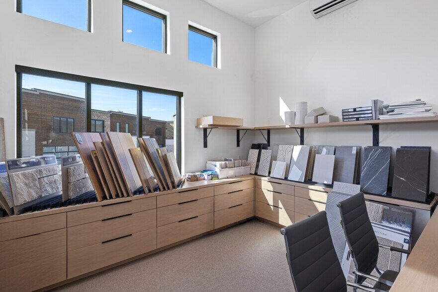 More Photos Of 4554 Forestdale Dr, Park City Showroom For Lease