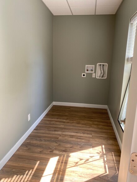 More Photos Of 4444 N Belleview Ave, Kansas City Unknown For Lease